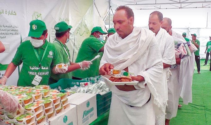 عازمین حج کیلئے اس بار کس قدر کھانا بنایا جارہا ہے اور کتنی کمپنیاں یہ خدمت انجام دیں گی